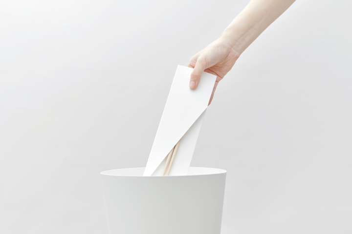 折りたたんで心静かにゴミ箱へ